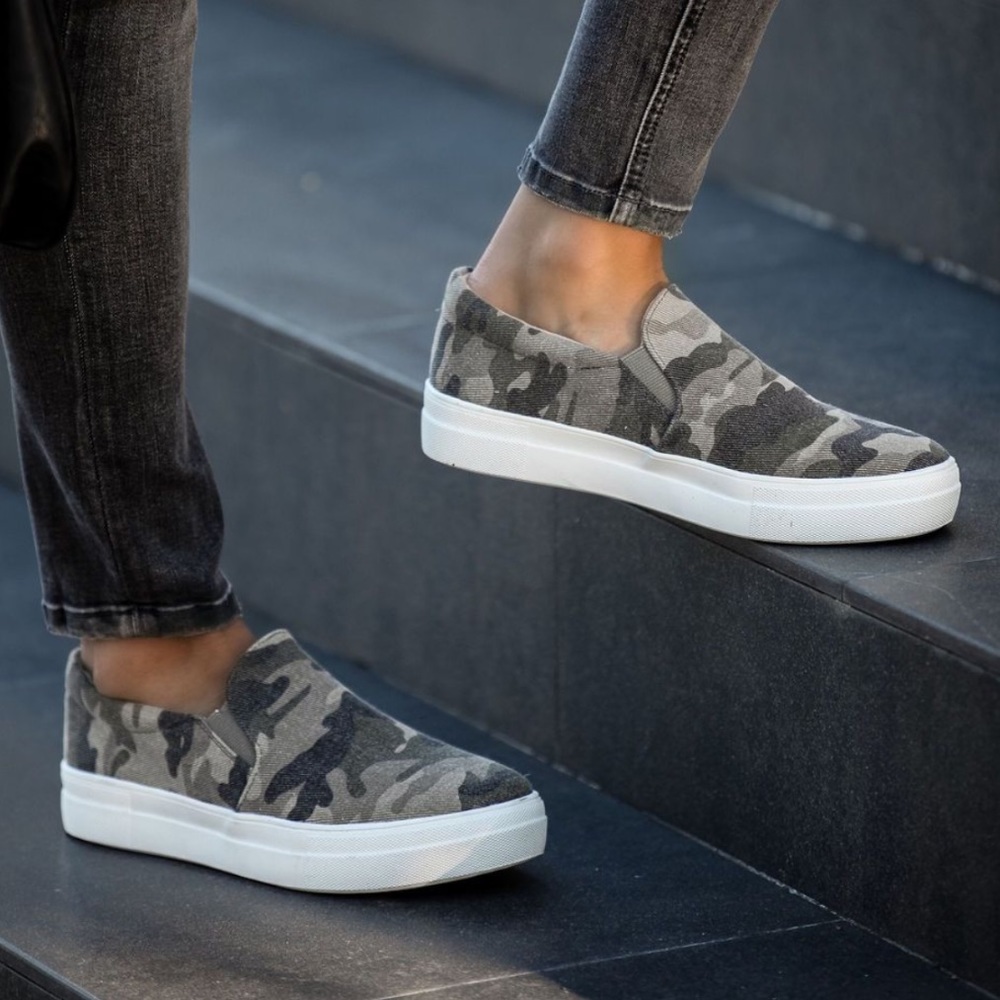 8 Camo Camouflage Slip on Platform Sneakers - Picture 5 of 8